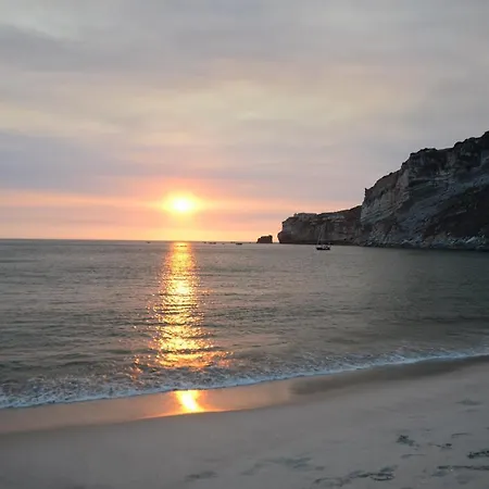 Bed & Seaside - Bola Da Nivea * 나자레